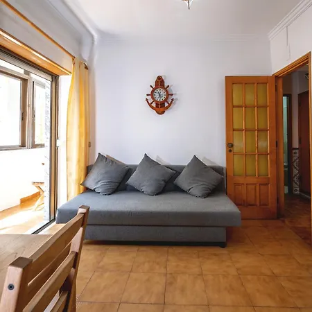 Cozy Apartment Near The Beach In Costa De Caparica Exterior photo