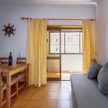 Cozy Apartment Near The Beach In Costa De Caparica Exterior photo
